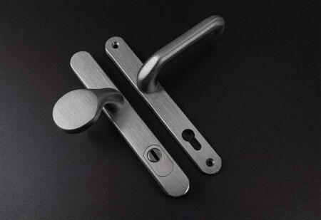 MPK biztonsági szerelvények - SECURO A04 PLUS - USO M1 COSLAN (F9 - Eloxált rozsdamentes acél) - fedéllel